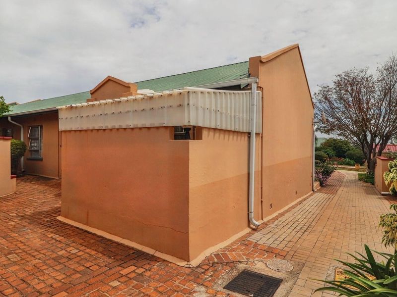 Townhouse For Sale in Terenure, Kempton Park - Photo 8
