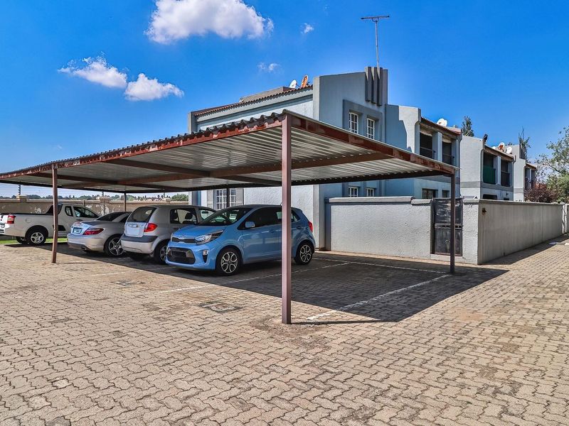 Townhouse For Sale in Boksburg - Photo 3