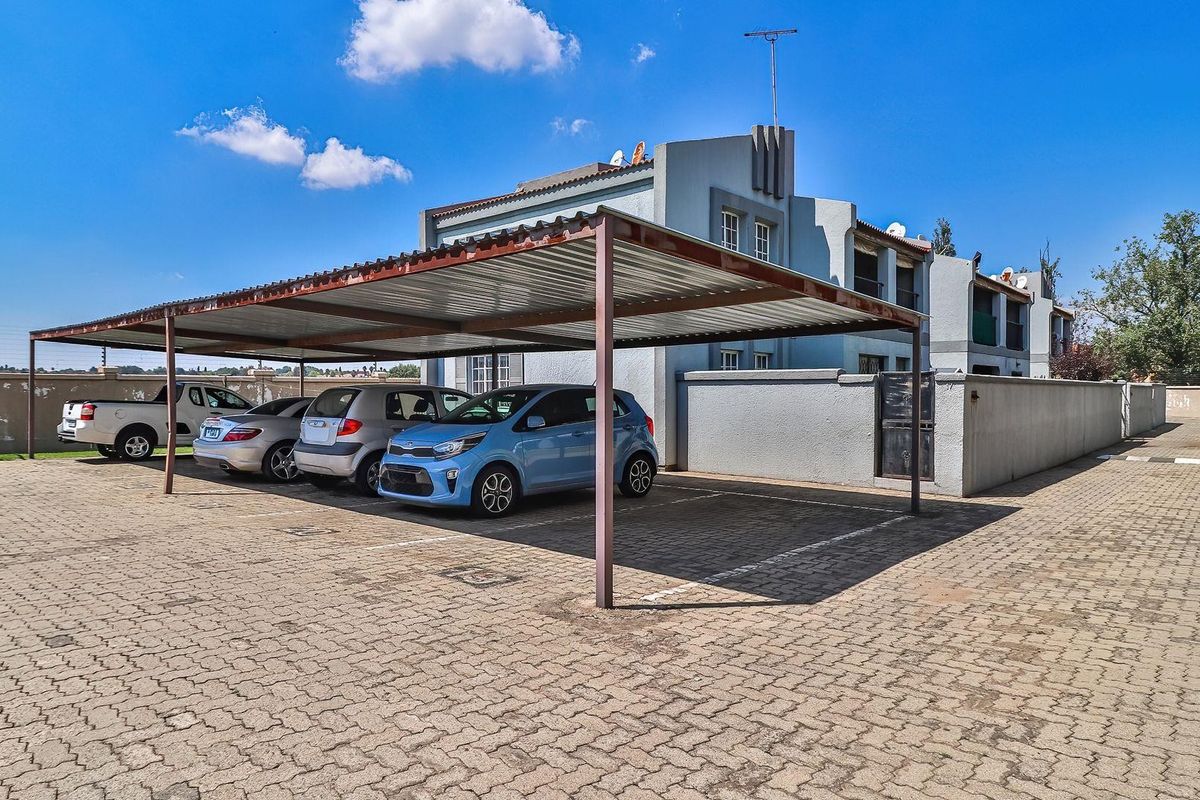 Townhouse For Sale in Boksburg - Photo 3
