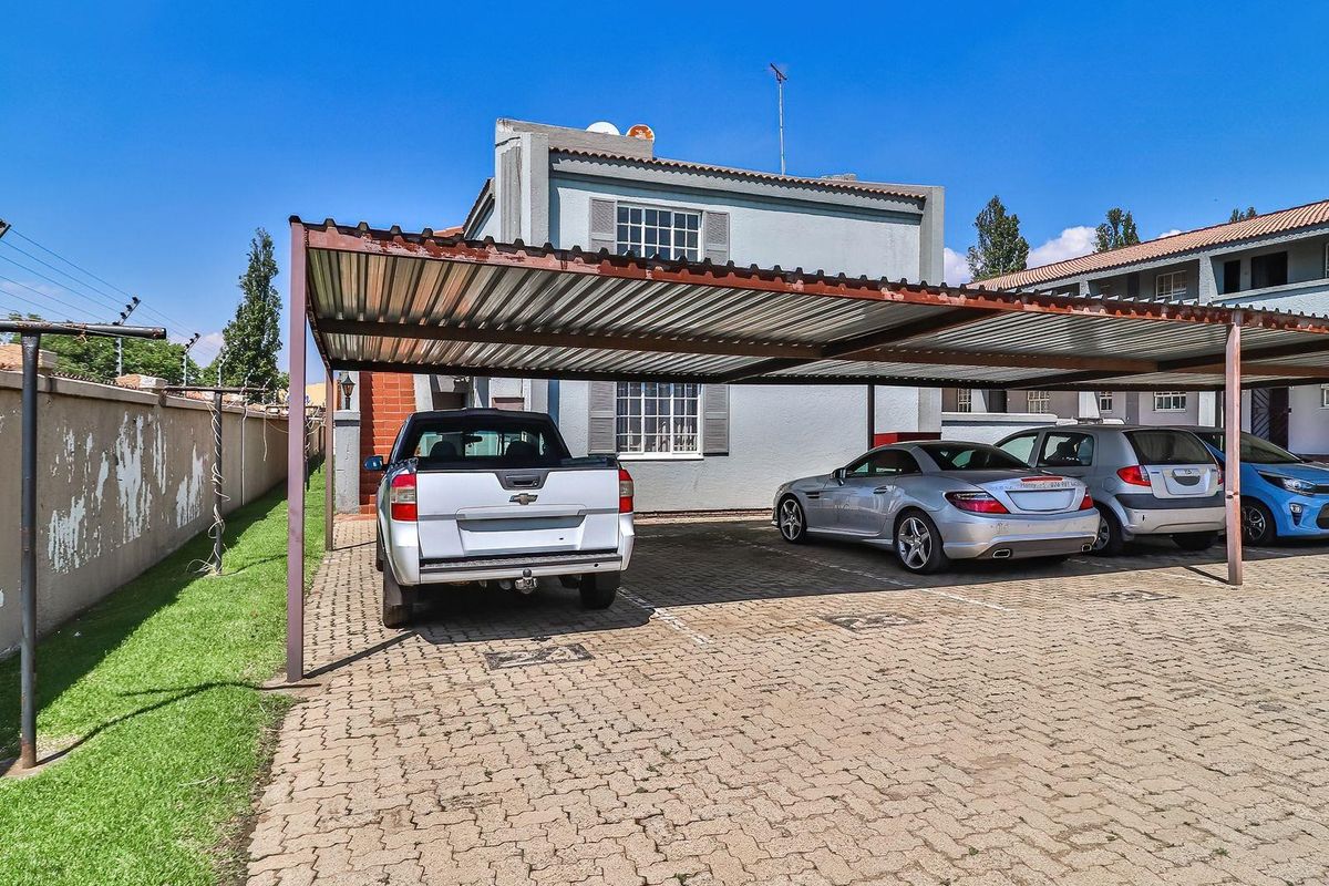 Townhouse For Sale in Boksburg - Photo 4