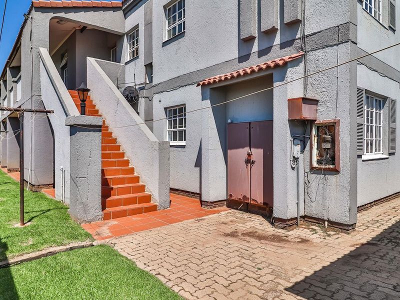 Townhouse For Sale in Boksburg - Photo 2