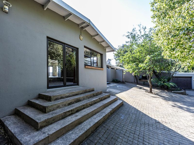 Spacious Family Home Available to Rent from 1 July 2026 - Smallholding with Panoramic Views - Photo 4