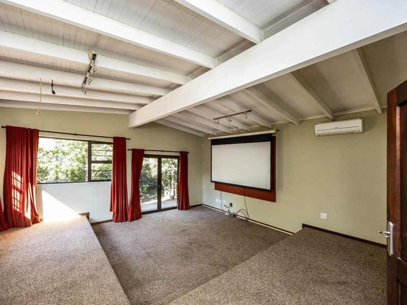 Spacious Family Home Available to Rent from 1 July 2026 - Smallholding with Panoramic Views - Photo 8