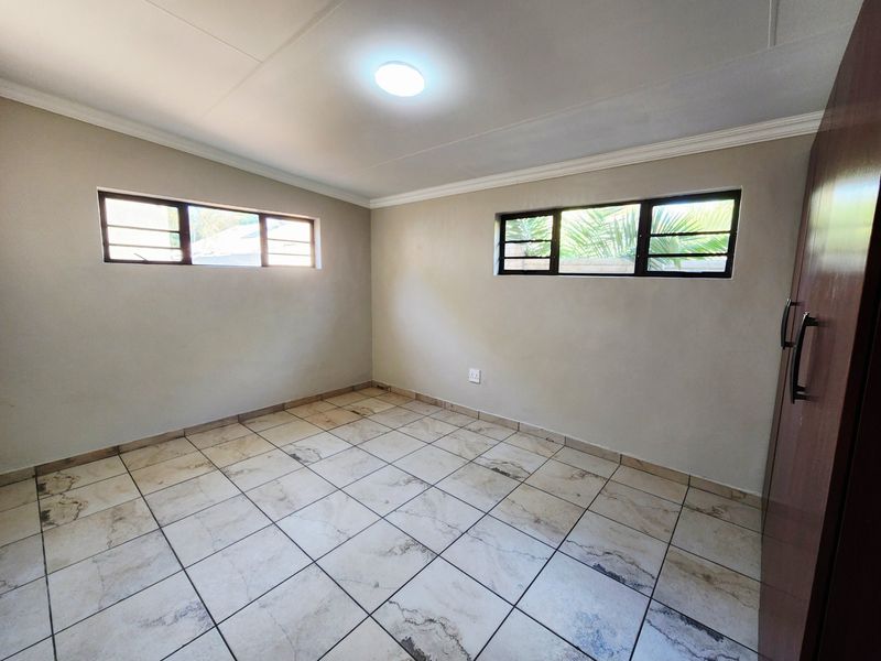 Newly Renovated 3 bedroom  2 Bathroom house To Rent in Wierda Park, Centurion - Photo 10