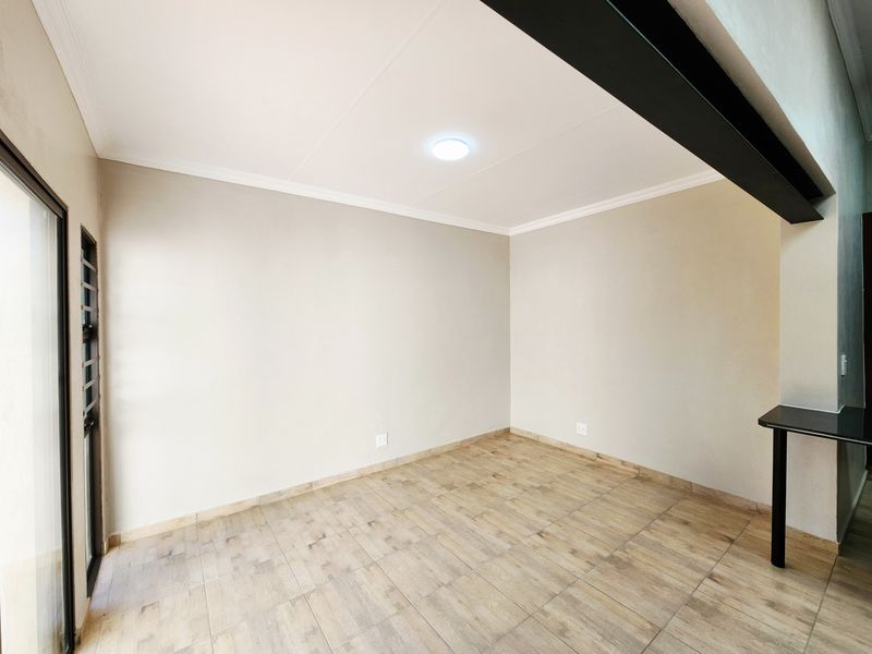 Newly Renovated 3 bedroom  2 Bathroom house To Rent in Wierda Park, Centurion - Photo 10