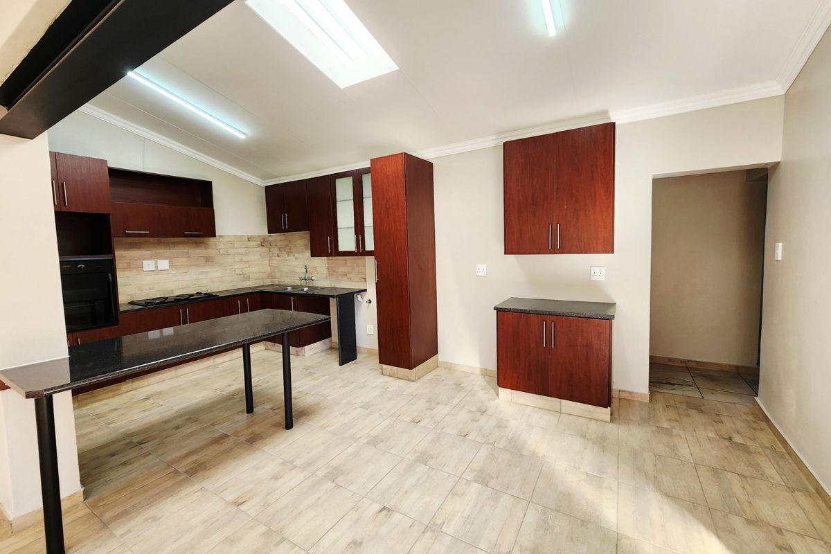 Newly Renovated 3 bedroom  2 Bathroom house To Rent in Wierda Park, Centurion - Photo 4