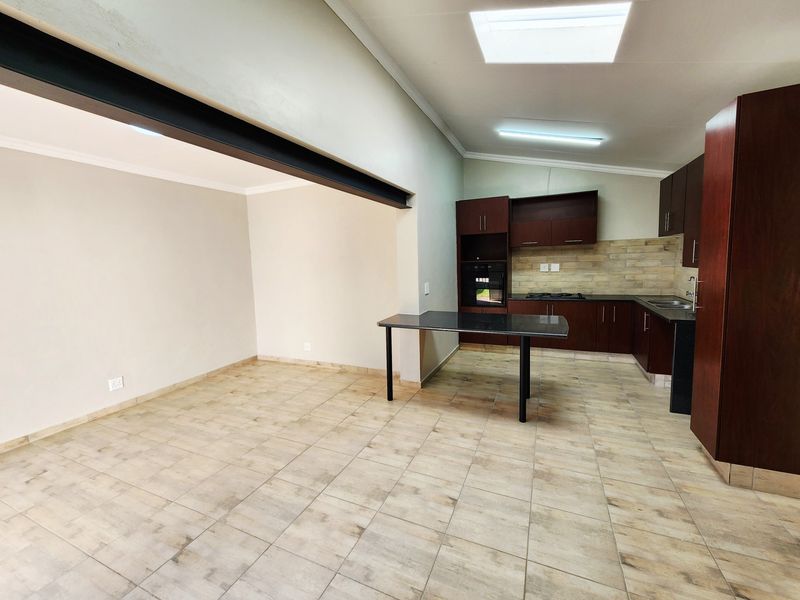 Newly Renovated 3 bedroom  2 Bathroom house To Rent in Wierda Park, Centurion - Photo 7