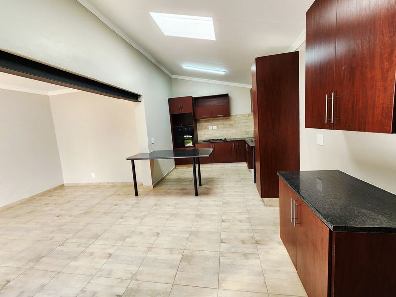 Newly Renovated 3 bedroom  2 Bathroom house To Rent in Wierda Park, Centurion - Photo 8