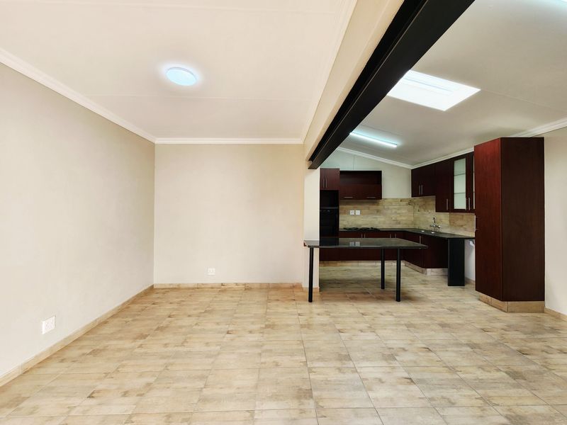 Newly Renovated 3 bedroom  2 Bathroom house To Rent in Wierda Park, Centurion - Photo 6