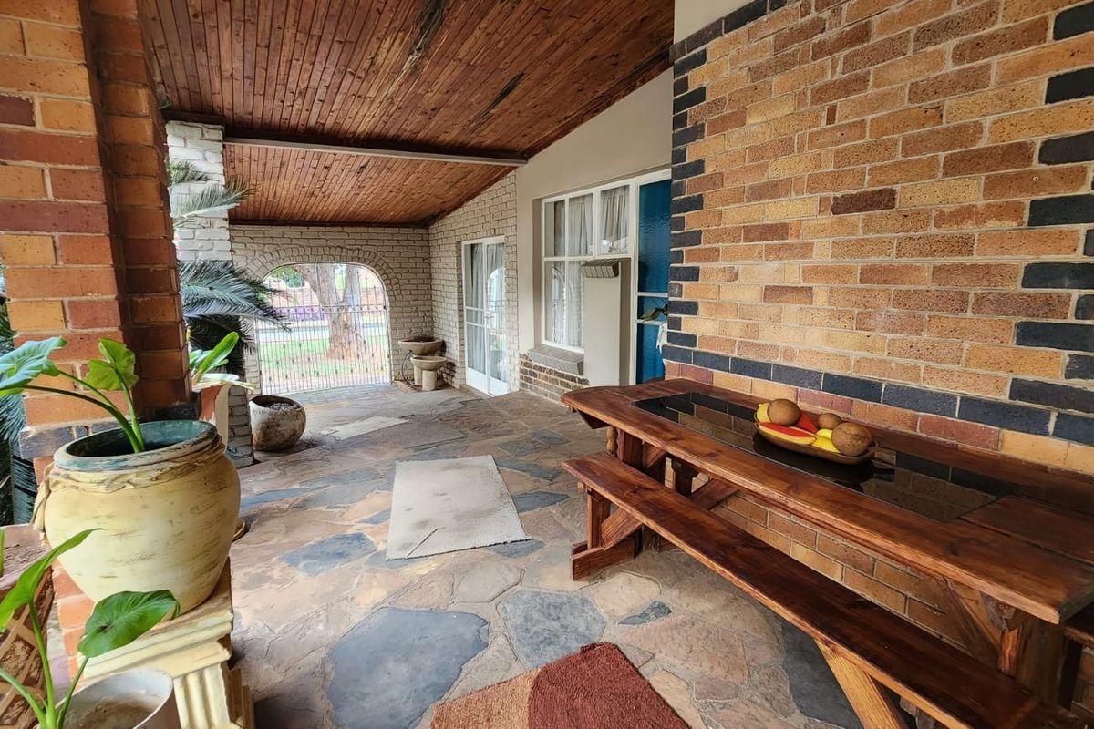 4 Bedroom House with One Bedroom Flat For Sale in Modimolle - Photo 3