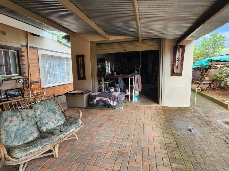 4 Bedroom House with One Bedroom Flat For Sale in Modimolle - Photo 7