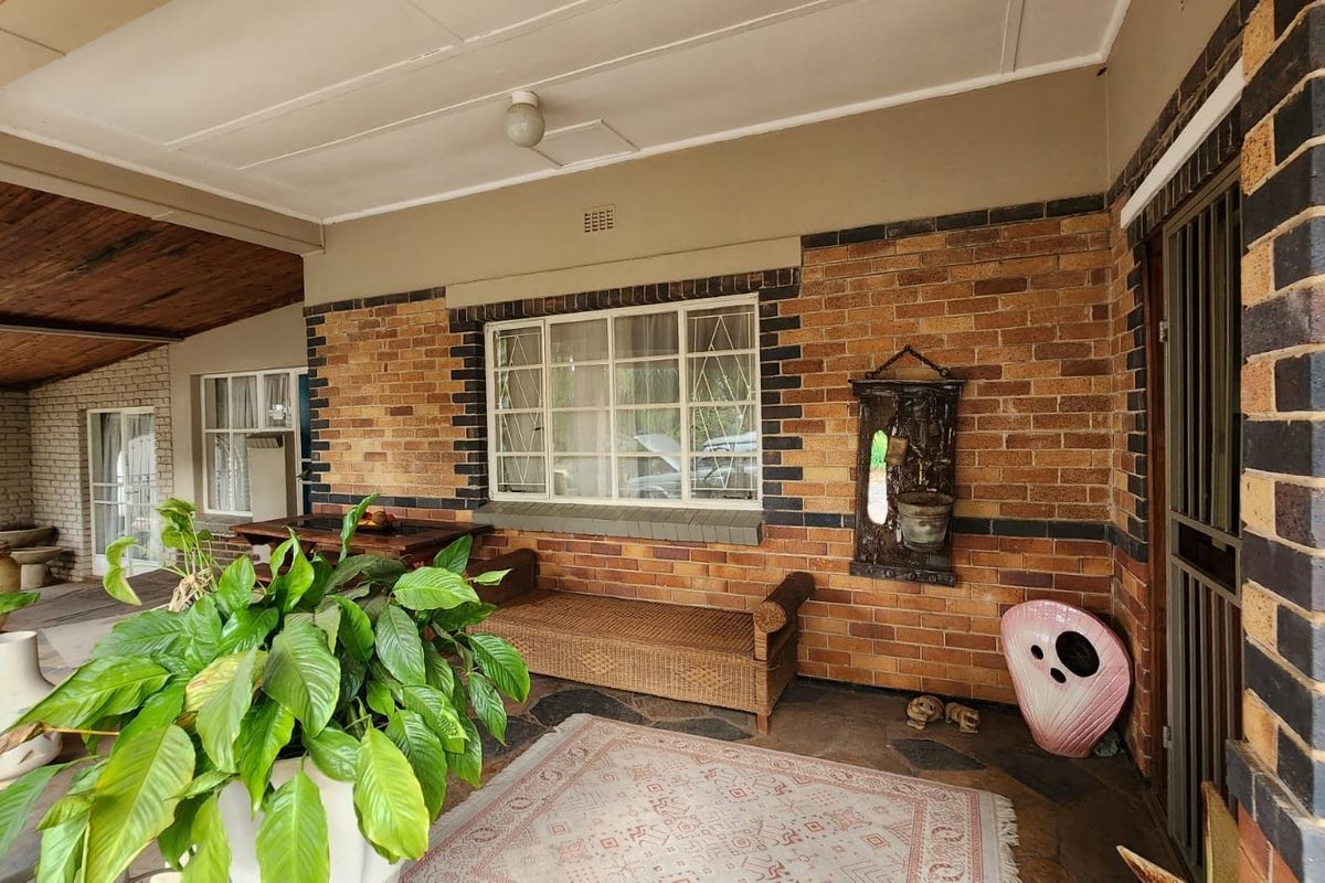 4 Bedroom House with One Bedroom Flat For Sale in Modimolle - Photo 4