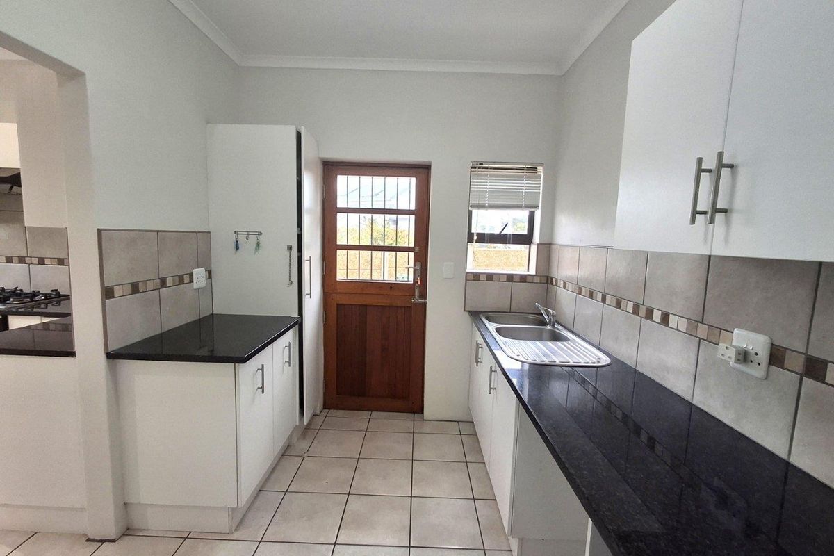 House For Sale in Stilbaai Wes, Stilbaai - Photo 5