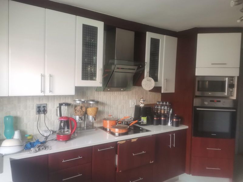 House For Sale in Commercia, Midrand - Photo 10