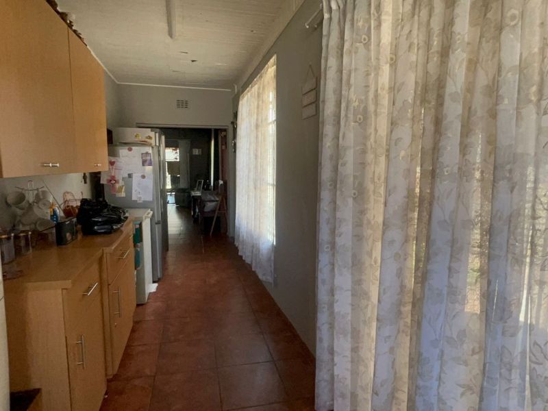 4-Bedroom House For Sale in Sasolburg Central, Sasolburg - Photo 6