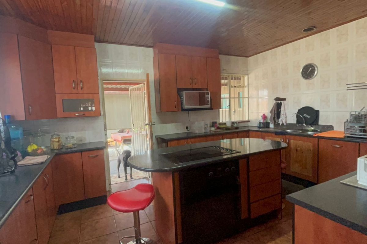 4-Bedroom House For Sale in Sasolburg Central, Sasolburg - Photo 4