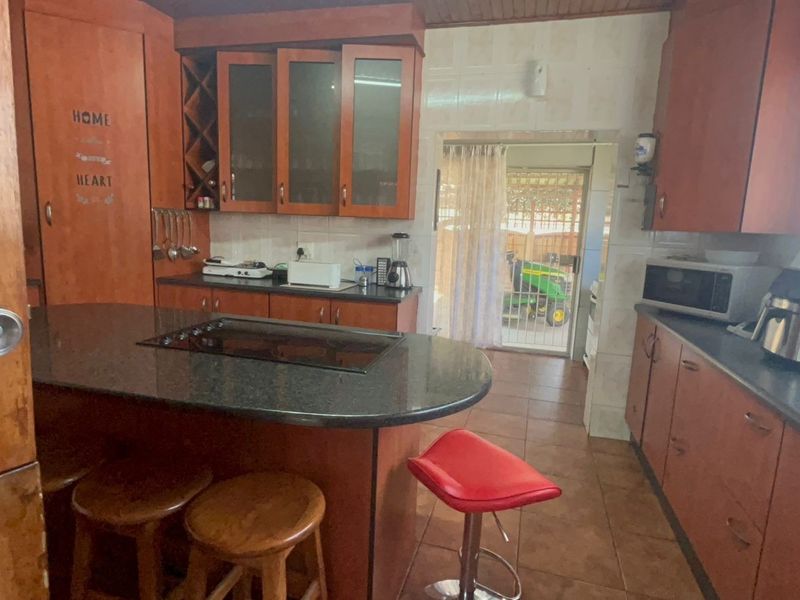 4-Bedroom House For Sale in Sasolburg Central, Sasolburg - Photo 3