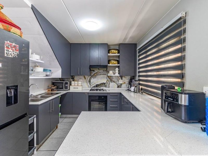 House For Sale in Terenure, Kempton Park - Photo 2