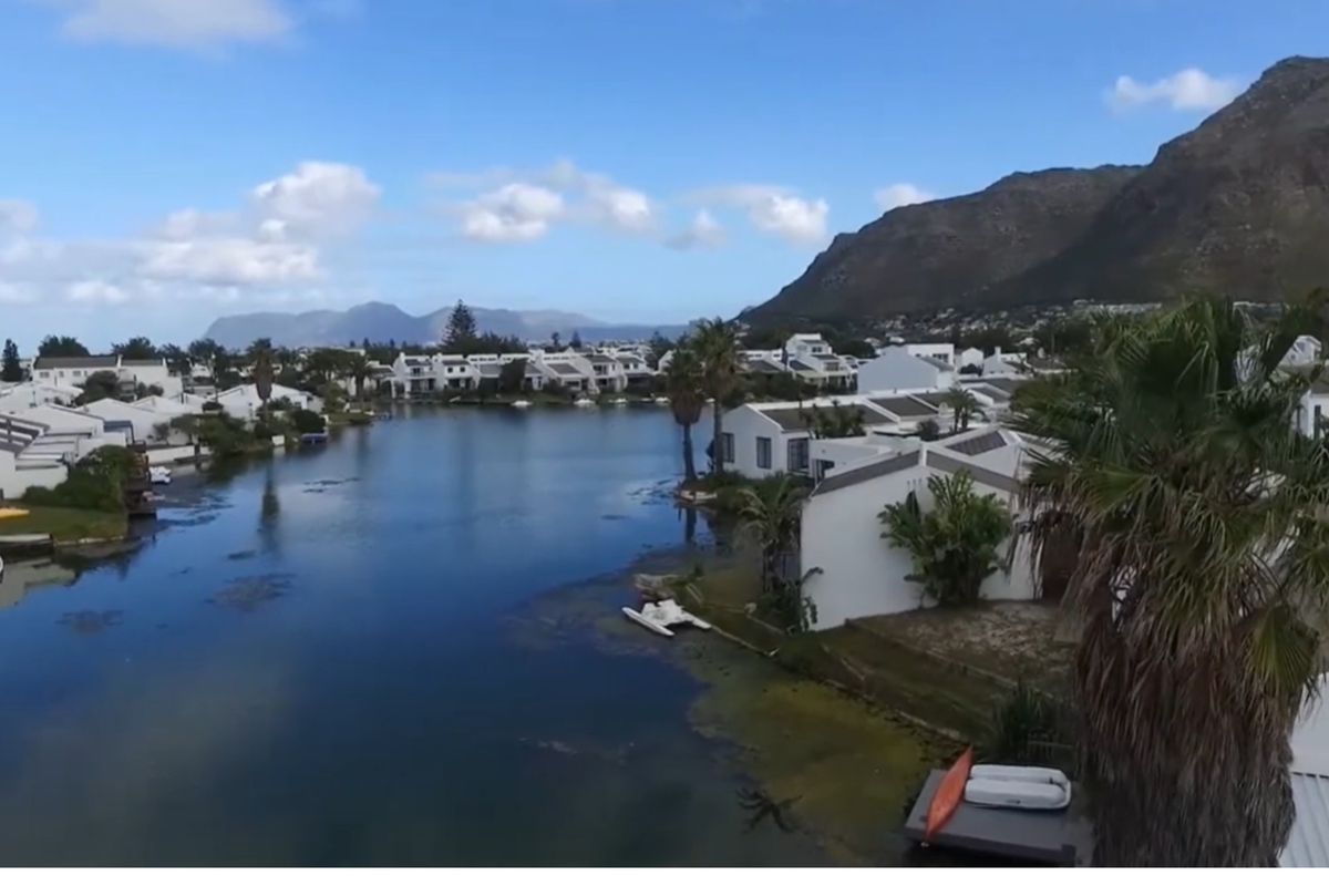 Iconic Multi-Dwelling Waterfront Property in Marina Da Gama - Photo 3