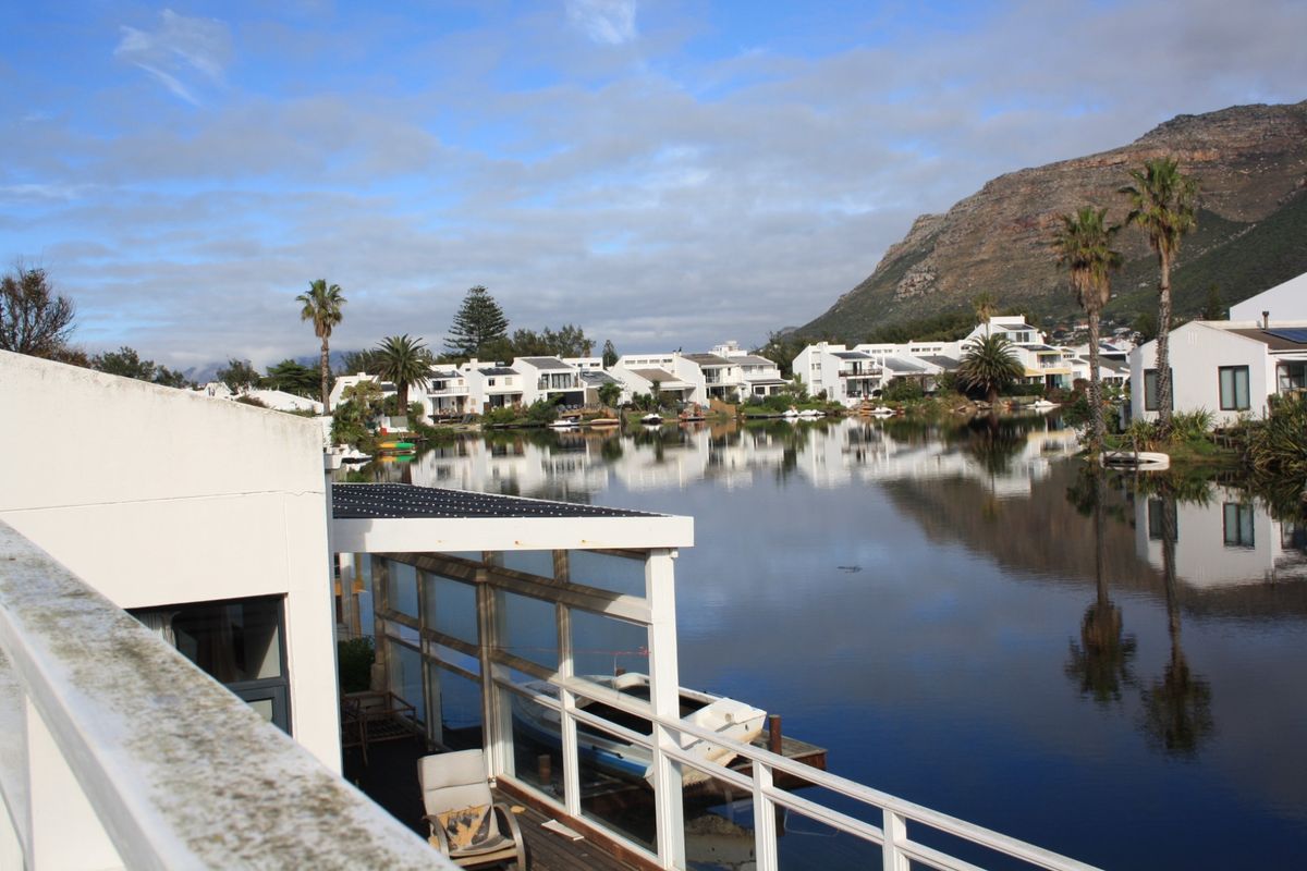 Iconic Multi-Dwelling Waterfront Property in Marina Da Gama - Photo 5