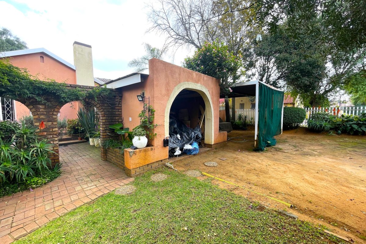 5 Bedroom House For Sale in Primrose - Photo 3