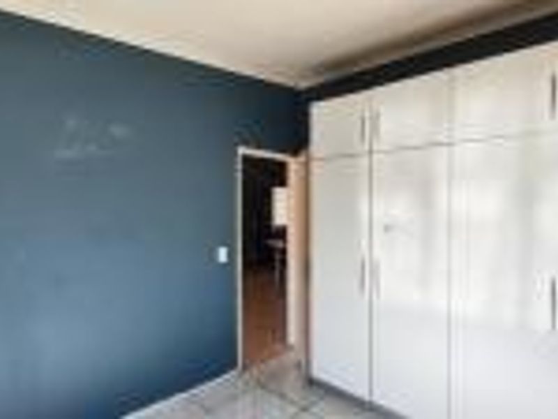 Modern 2-Bedroom Apartment with Garage in Norton Home Estates - Photo 5