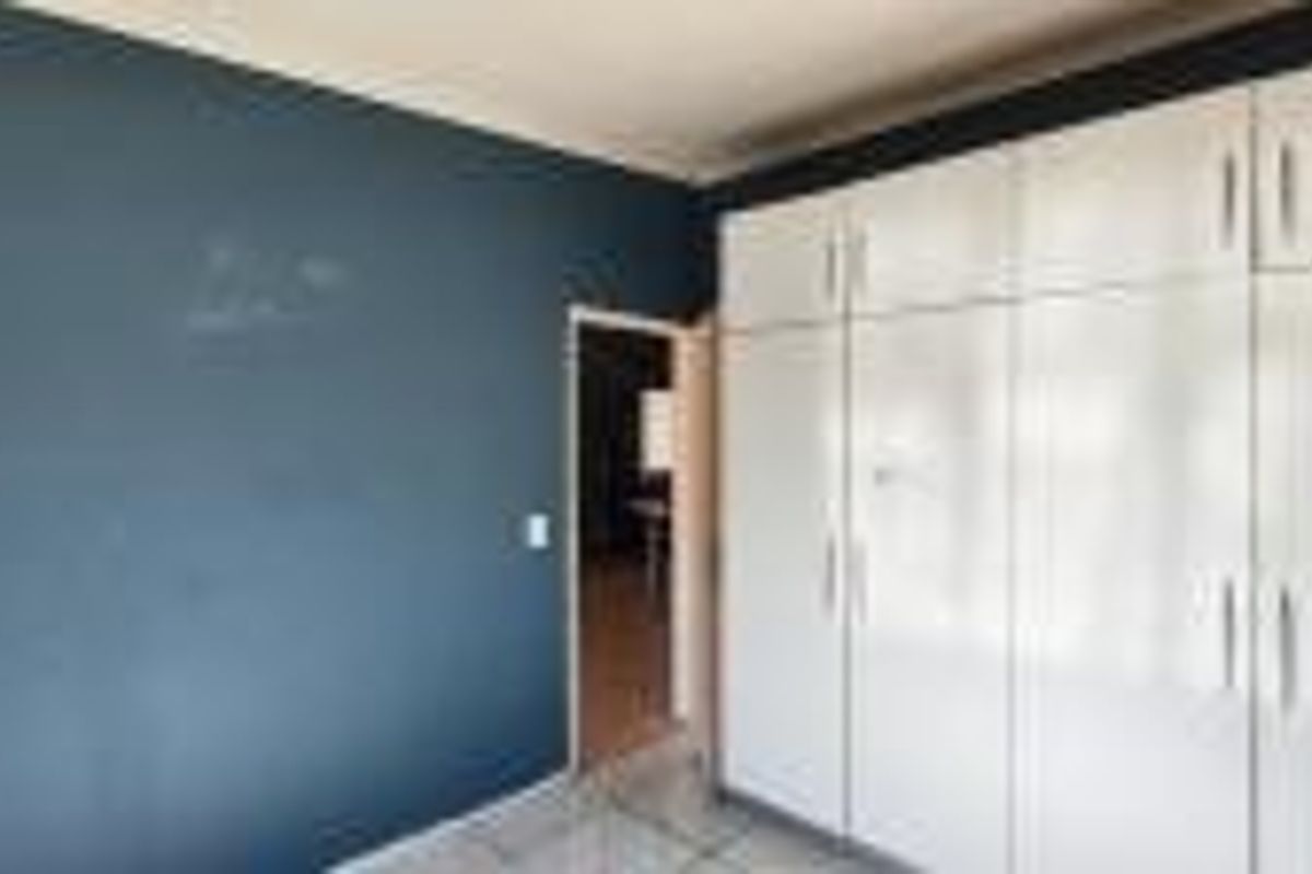 Modern 2-Bedroom Apartment with Garage in Norton Home Estates - Photo 5