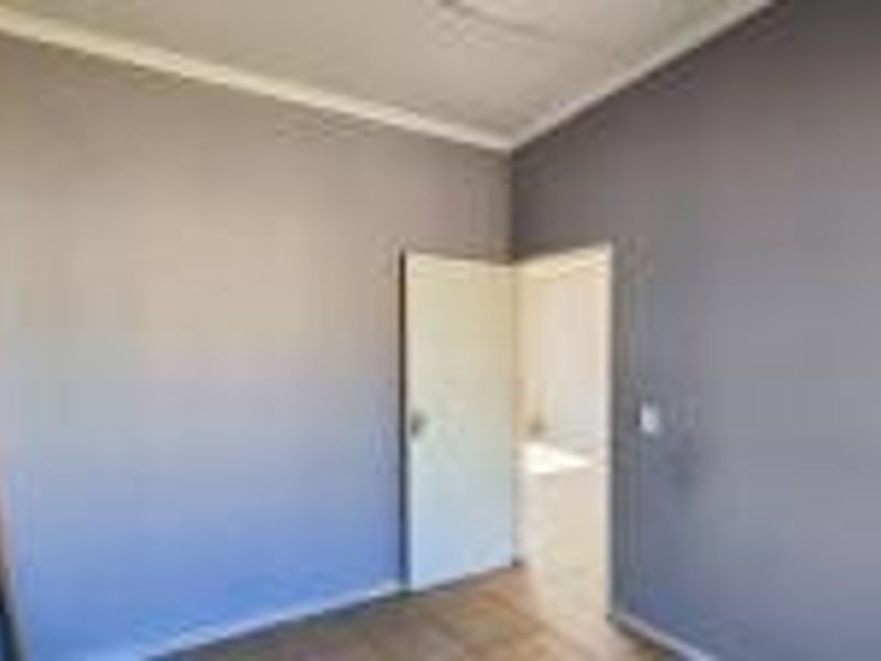 Modern 2-Bedroom Apartment with Garage in Norton Home Estates - Photo 7