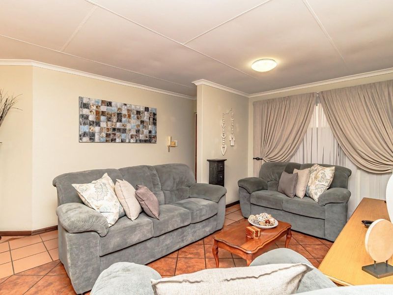Townhouse For Sale in Terenure, Kempton Park - Photo 6