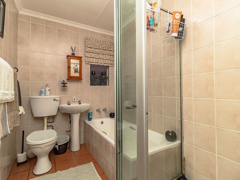 Townhouse For Sale in Terenure, Kempton Park - Photo 9
