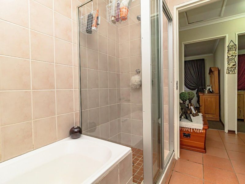 Townhouse For Sale in Terenure, Kempton Park - Photo 8