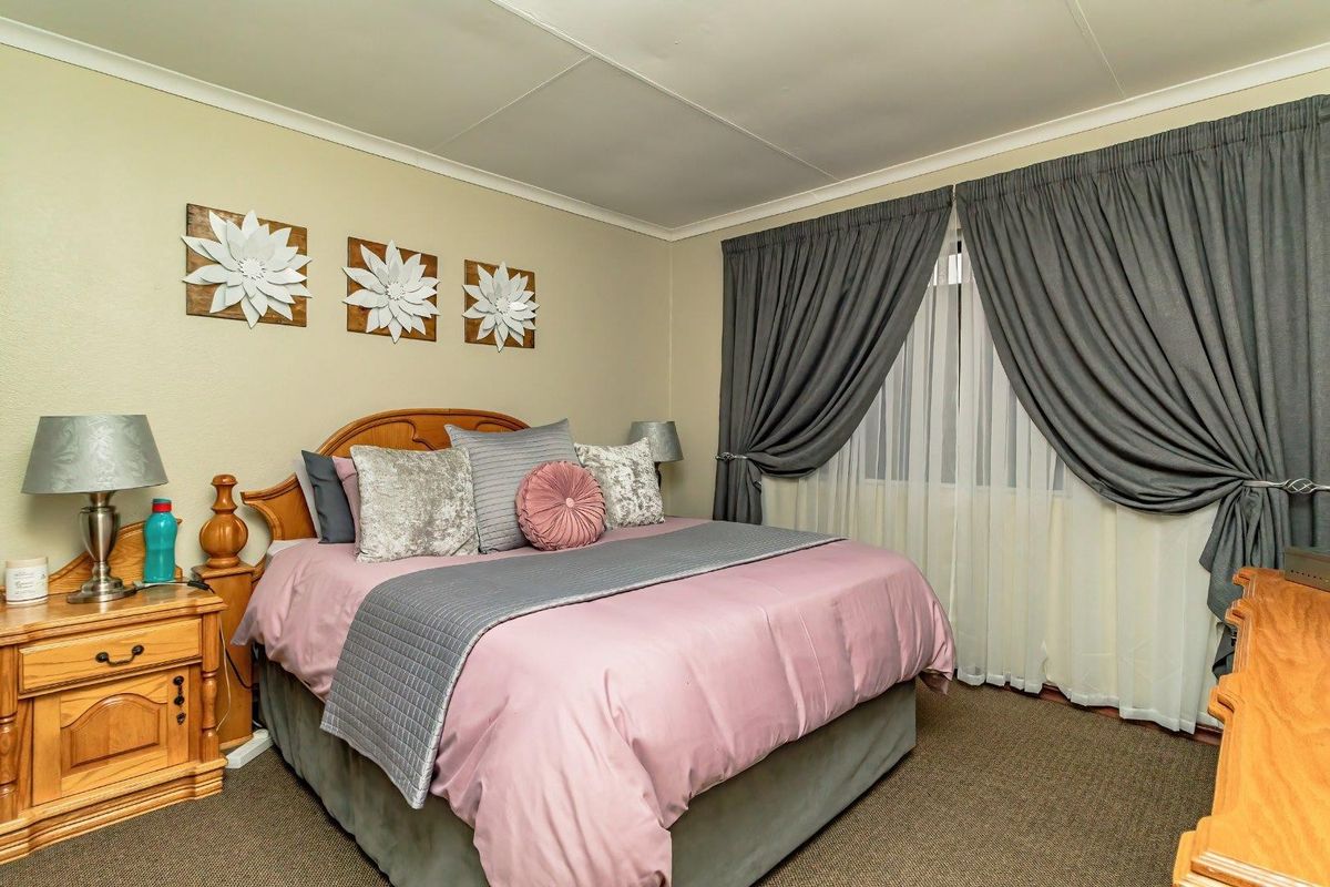 Townhouse For Sale in Terenure, Kempton Park - Photo 5