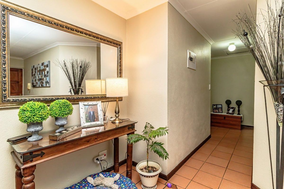Townhouse For Sale in Terenure, Kempton Park - Photo 3