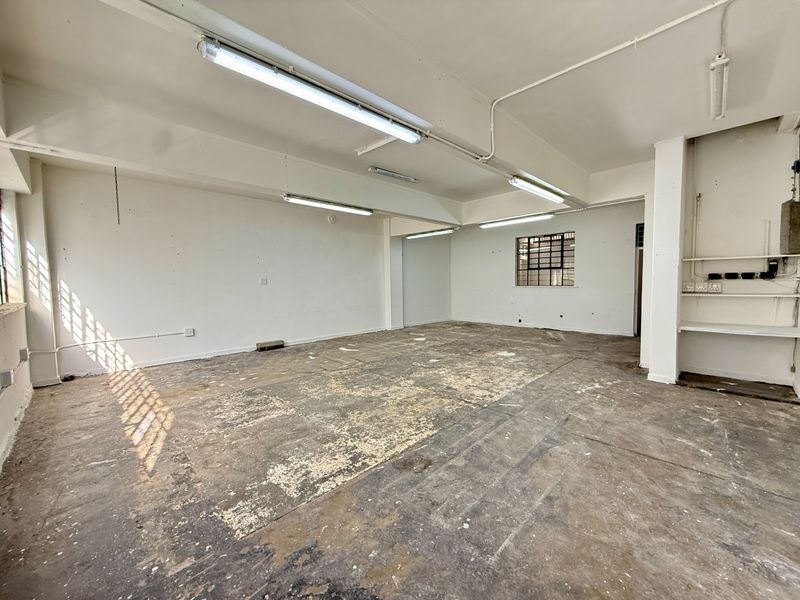 +- 80SQM ground floor Premises in Bo Kaap - Photo 8