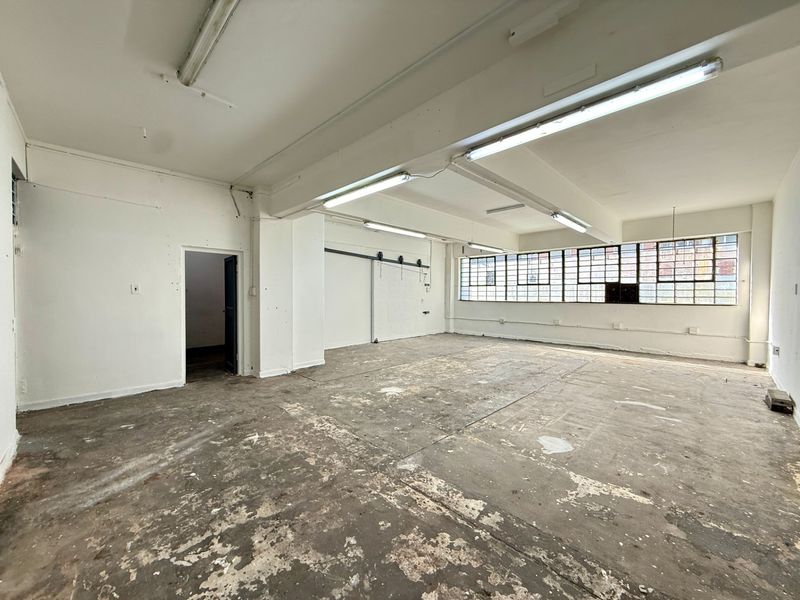 +- 80SQM ground floor Premises in Bo Kaap - Photo 6