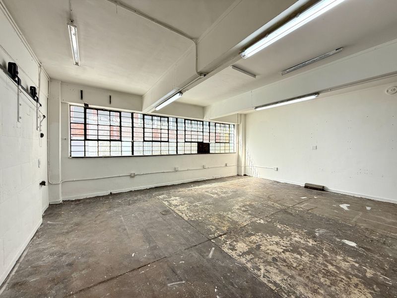 +- 80SQM ground floor Premises in Bo Kaap - Photo 9