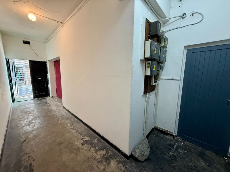 +- 80SQM ground floor Premises in Bo Kaap - Photo 4