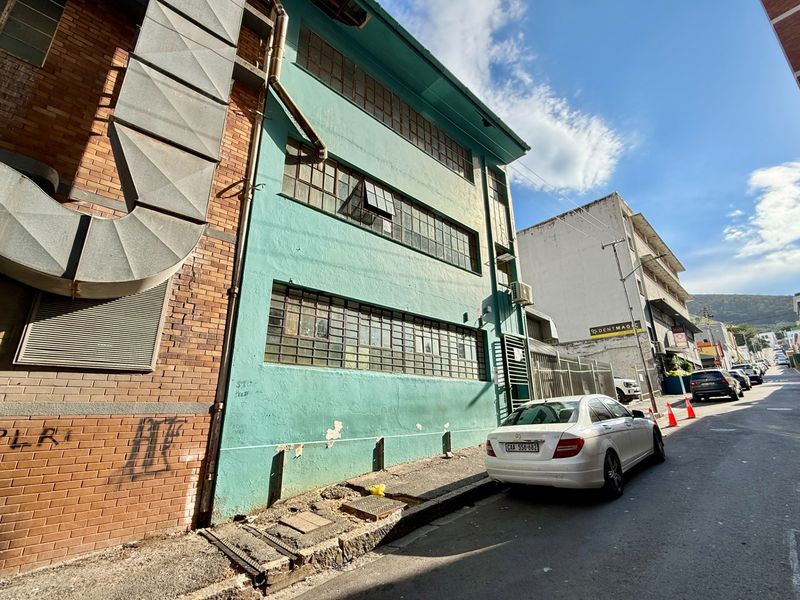 +- 80SQM ground floor Premises in Bo Kaap - Photo 2
