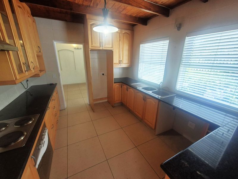 3 Bed House to Rent in Paulshof, Sandton - Photo 8