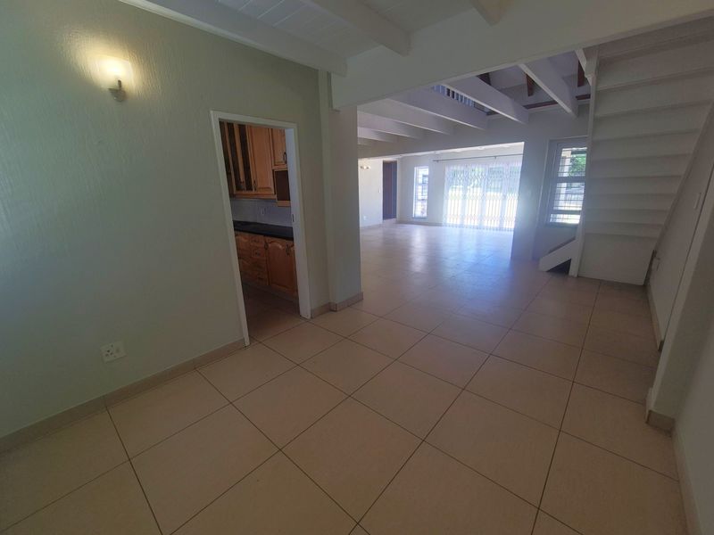 3 Bed House to Rent in Paulshof, Sandton - Photo 6