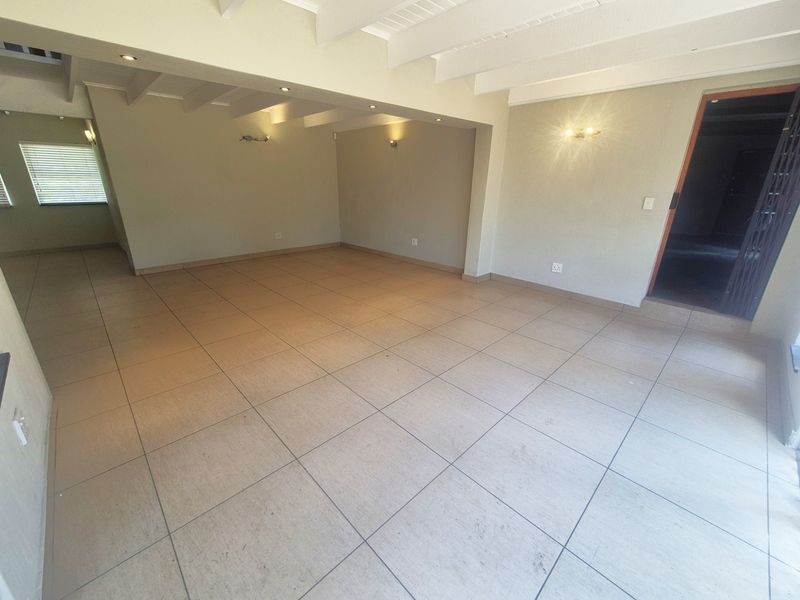 3 Bed House to Rent in Paulshof, Sandton - Photo 5