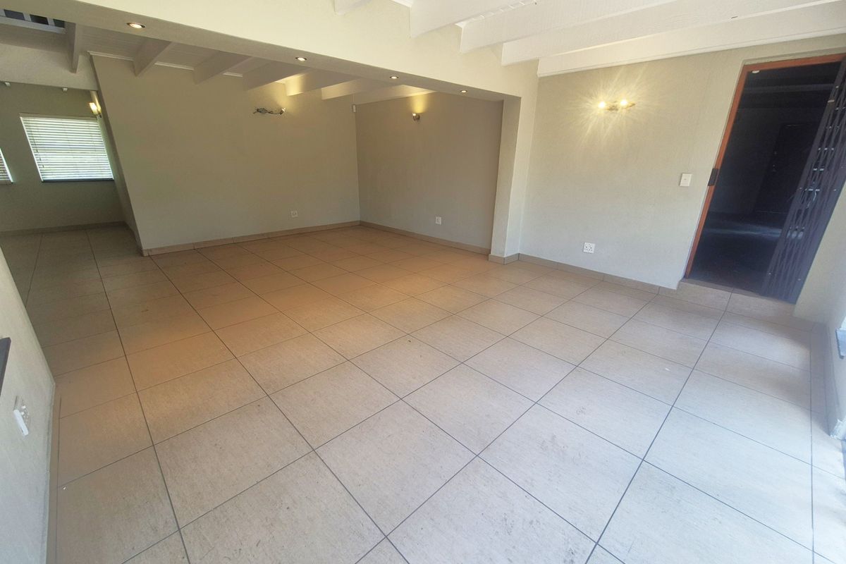 3 Bed House to Rent in Paulshof, Sandton - Photo 5