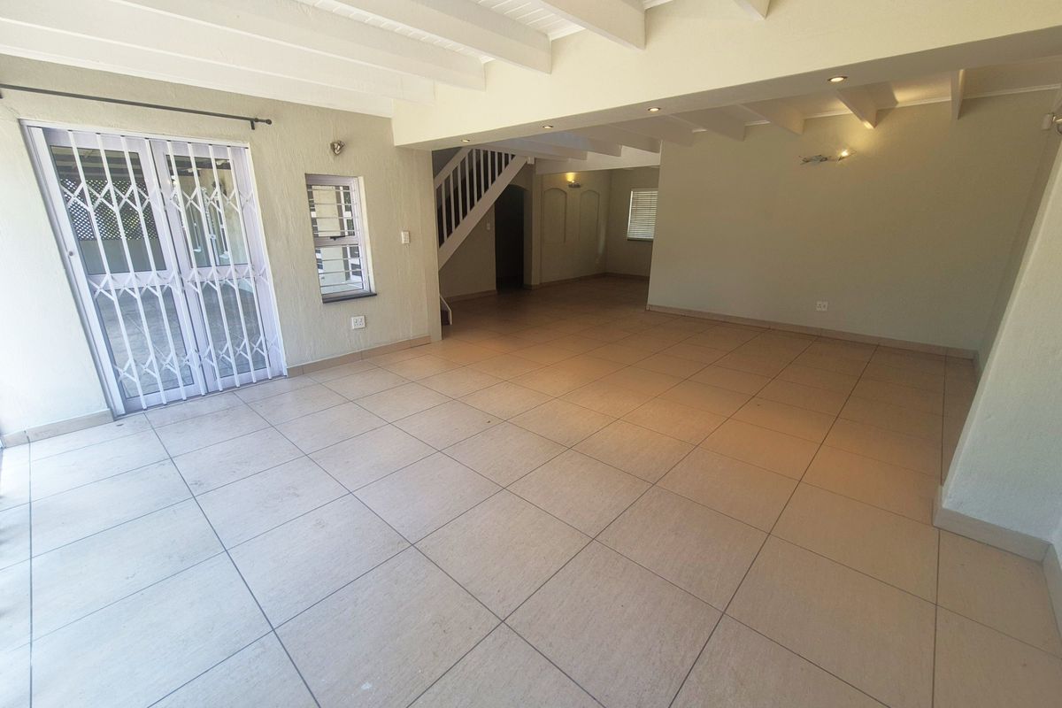 3 Bed House to Rent in Paulshof, Sandton - Photo 4