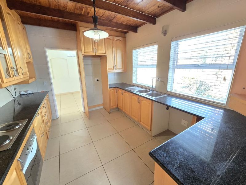 3 Bed House to Rent in Paulshof, Sandton - Photo 5