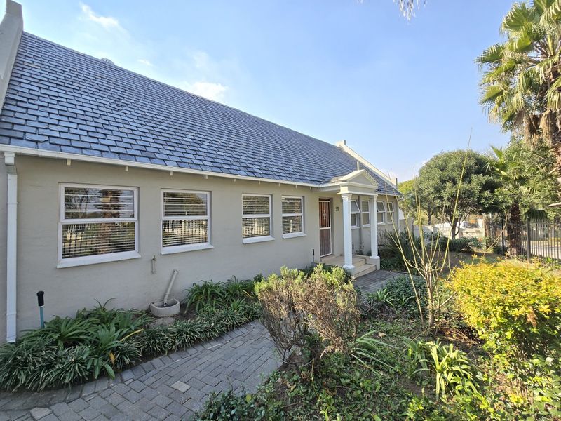 3 Bed House to Rent in Paulshof, Sandton - Photo 2