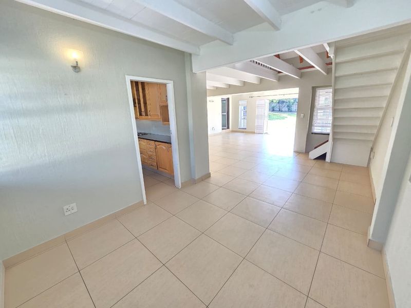 3 Bed House to Rent in Paulshof, Sandton - Photo 9