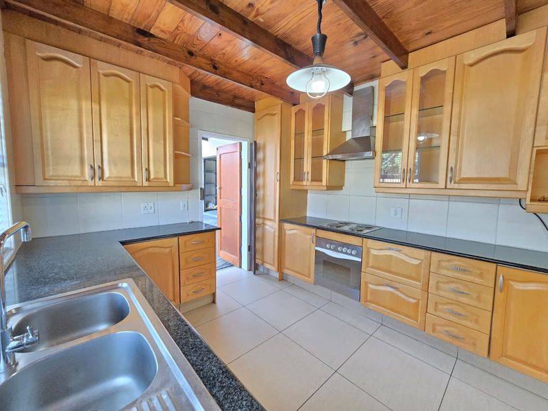3 Bed House to Rent in Paulshof, Sandton - Photo 7