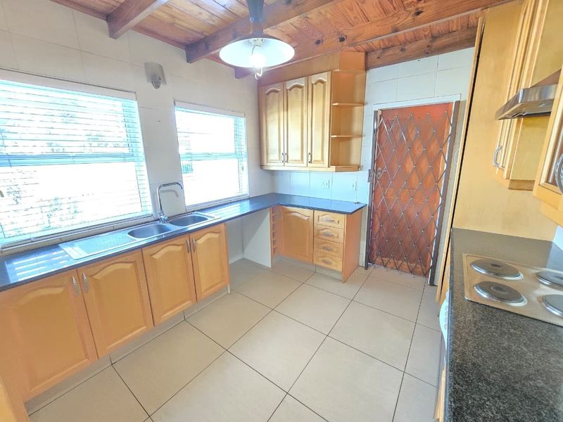 3 Bed House to Rent in Paulshof, Sandton - Photo 8