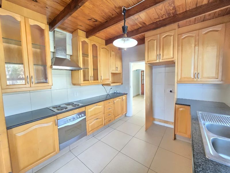 3 Bed House to Rent in Paulshof, Sandton - Photo 4
