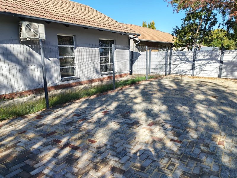 For Sale in Secunda - Photo 2